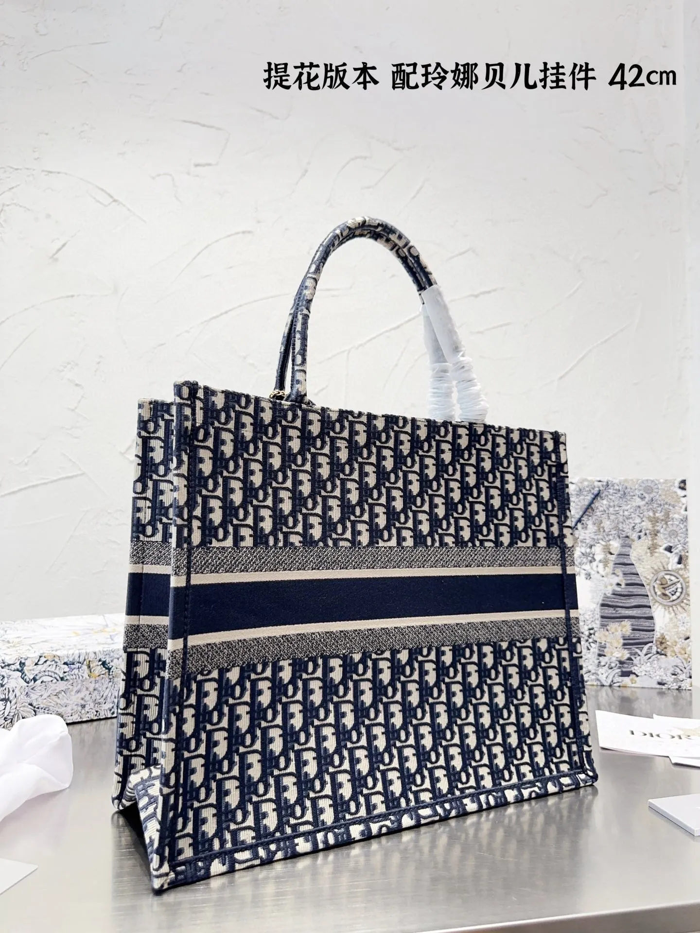DR313 Medium/Large Dior Book Tote