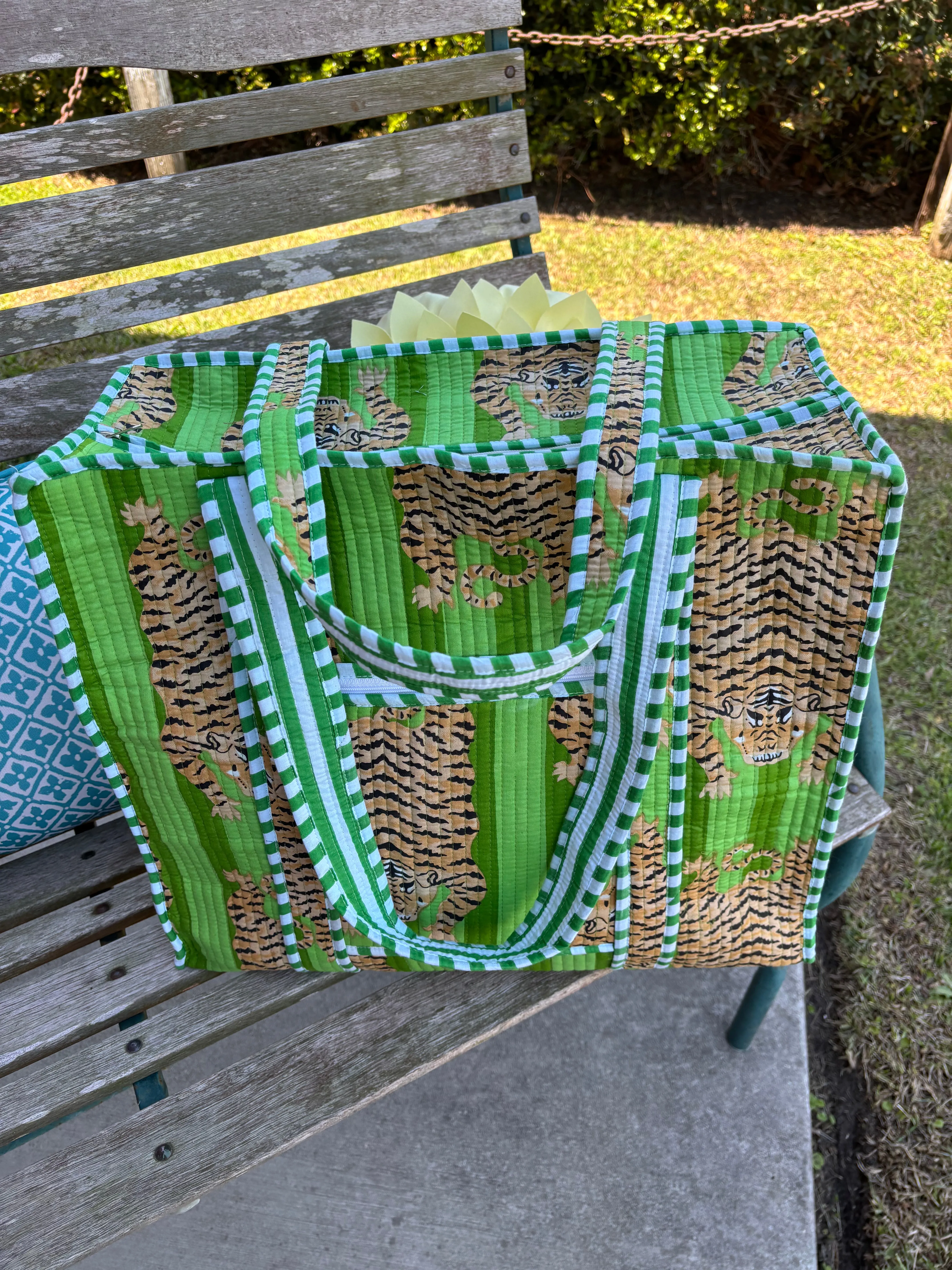 Eye Of The Tiger Tote Bag