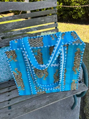 Eye Of The Tiger Tote Bag