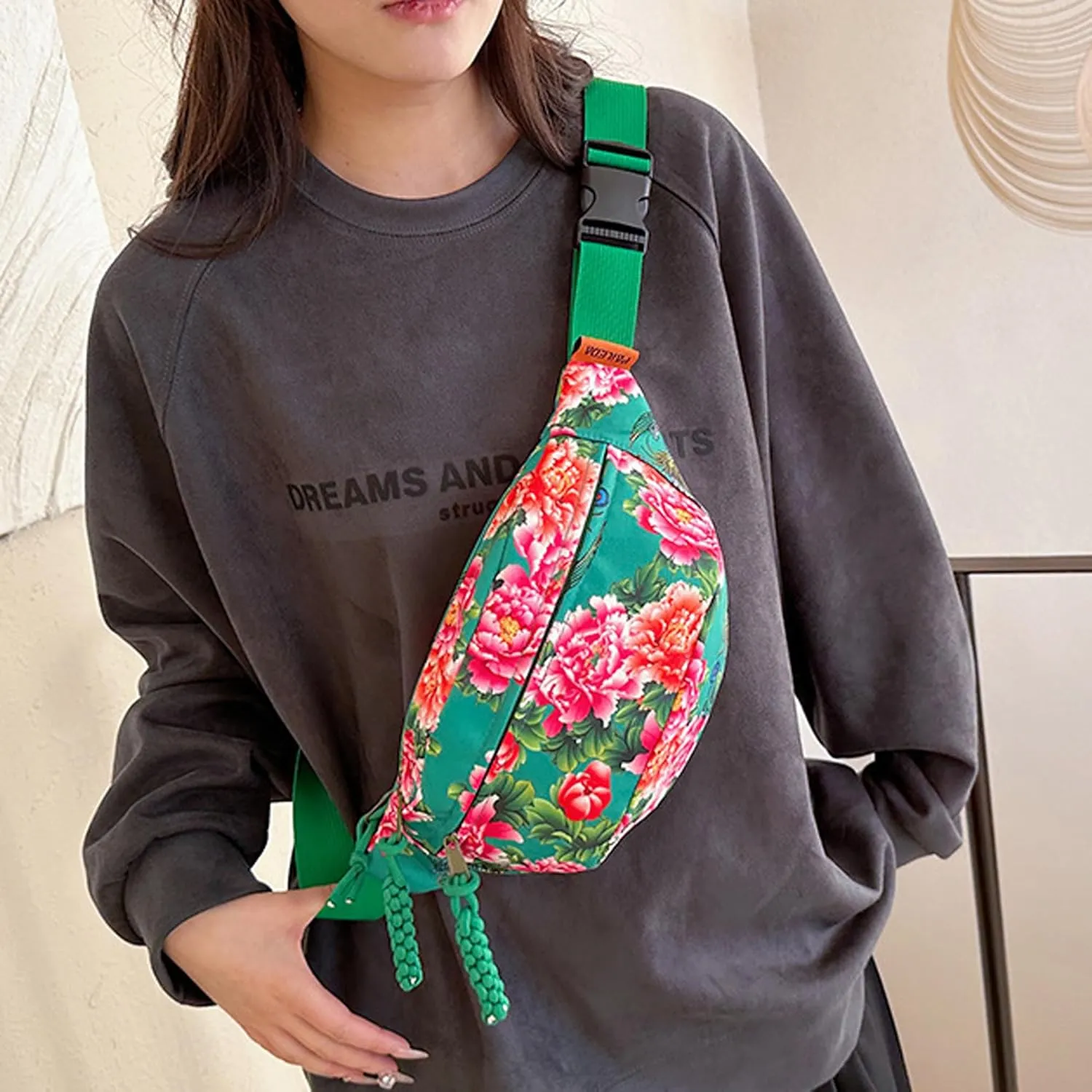 eYLun Women Fanny Pack Crossbody Bag Adjustable Casual Waist Bag FashionChest Bag Waist Pack for Travel Walking Running Hiking Green