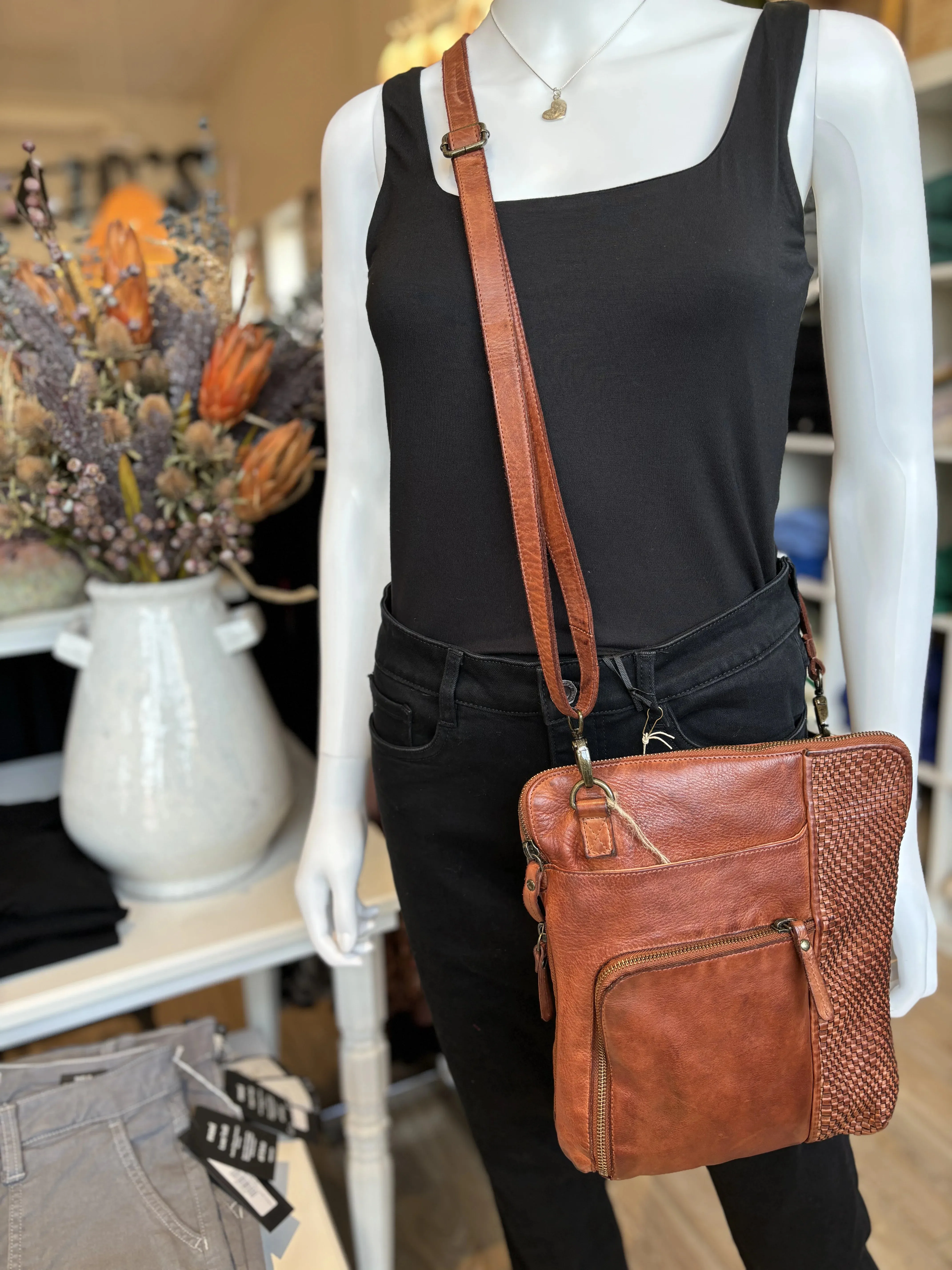 MILO 097 DUNEDIN CROSSBODY COGNAC