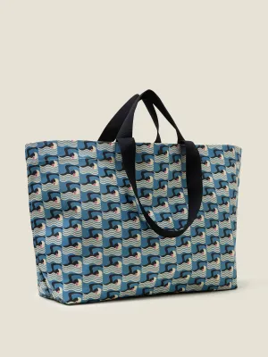 Roll out large tote in poolside marine