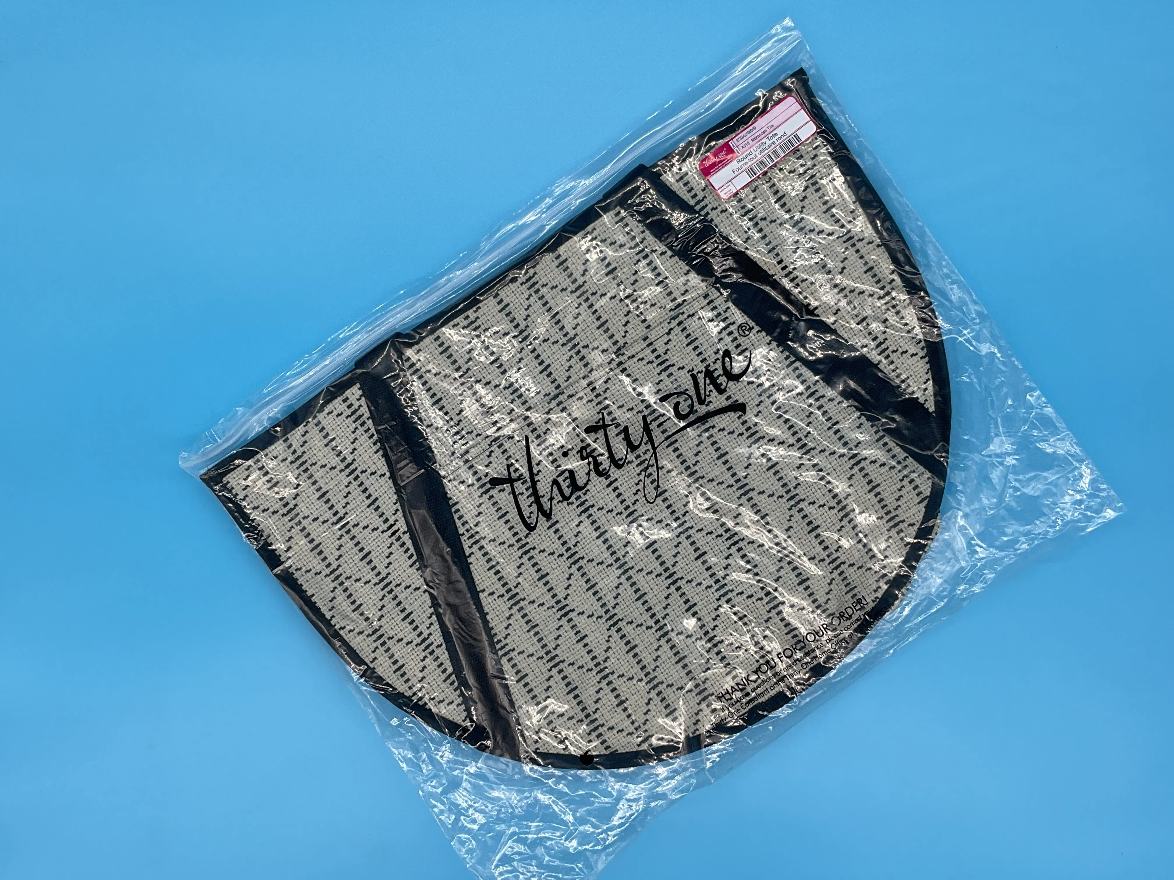 Thirty-One Gifts Round Utility Tote *Moroccan Tile*