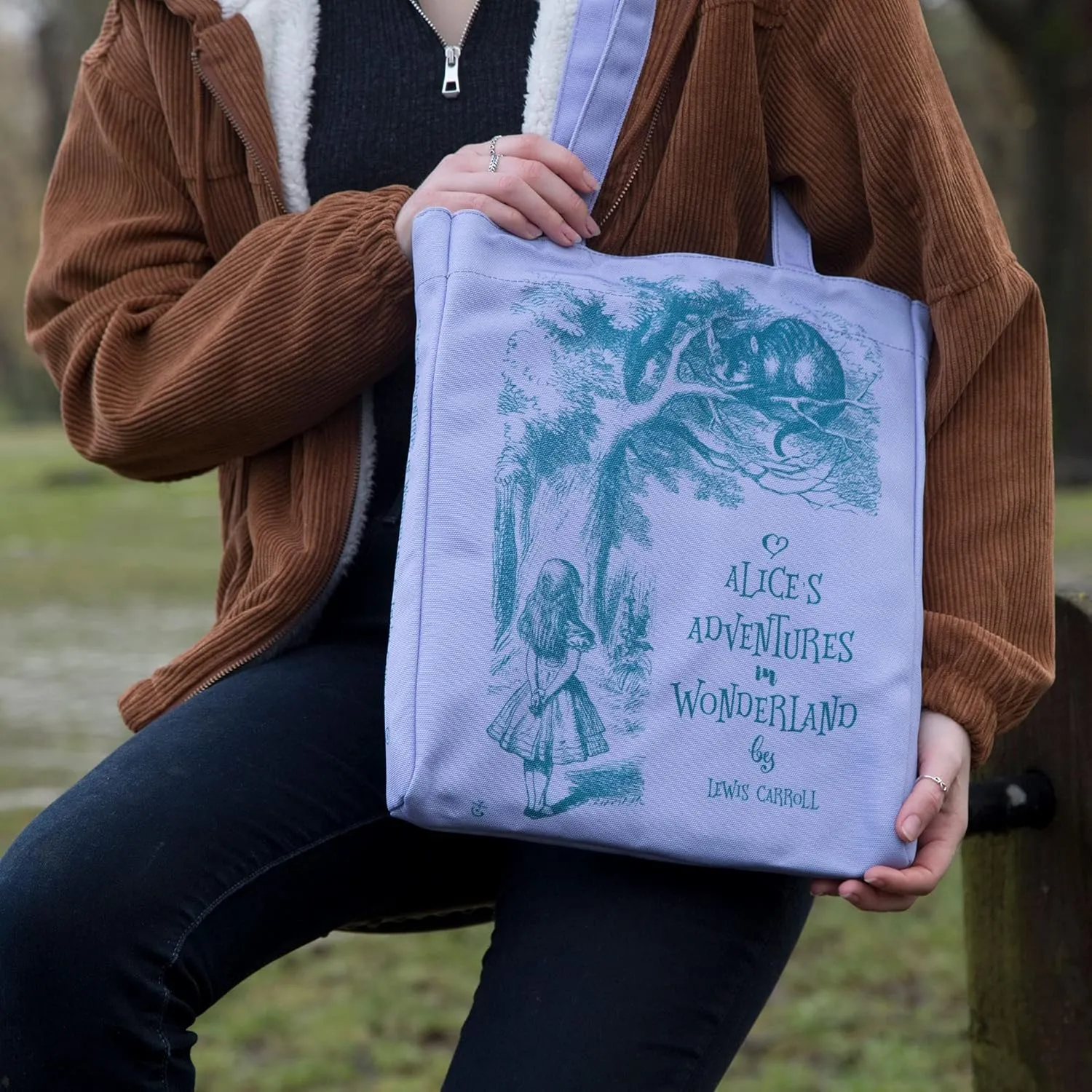 Well Read Book Themed Tote Bag for Book Lovers - Ideal Literary Gifts for Readers & Bookworms - Versatile Shoulder Bag