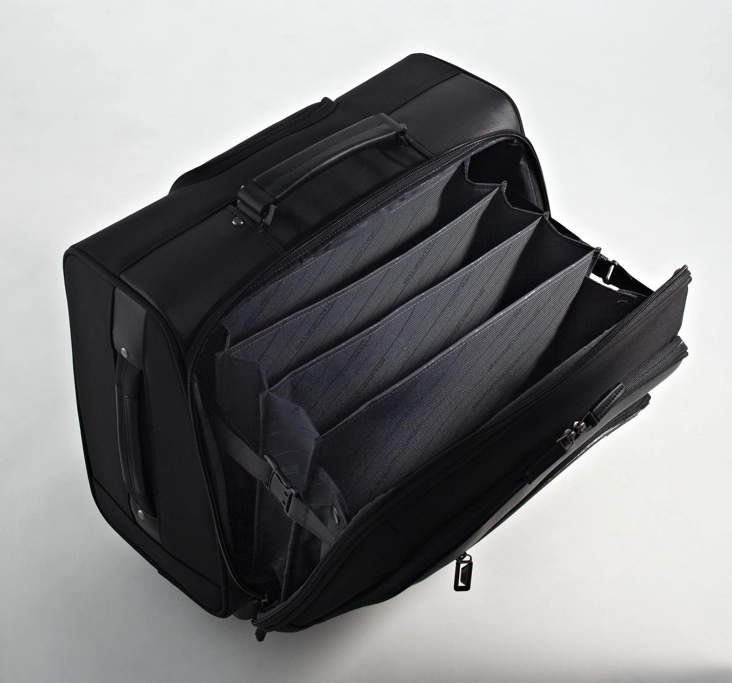 ZERO Halliburton Profile 17" Wheeled Business Case