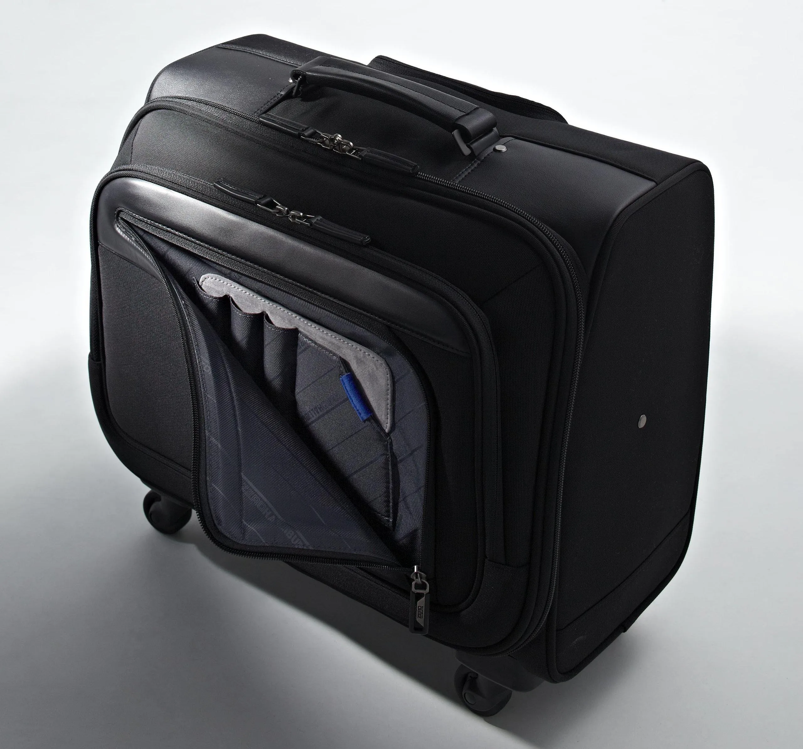ZERO Halliburton Profile 17" Wheeled Business Case